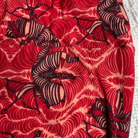 LAST CHANCE! Lularoe Tall and Curvy Cupid Valentine‎ Leggings - Picture 2 of 4